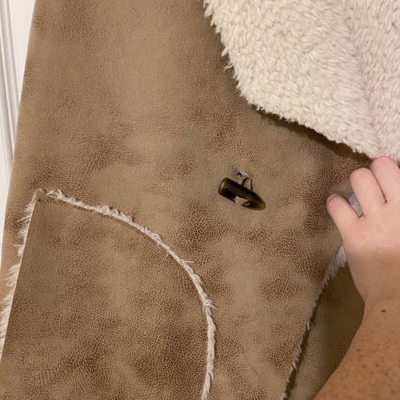 Shearling Vest - Picture 4 of 6